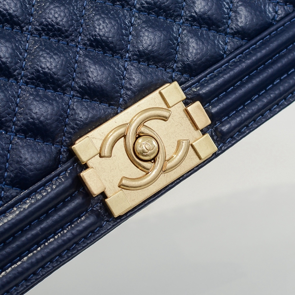 シャネルバッグ角部分ディテール